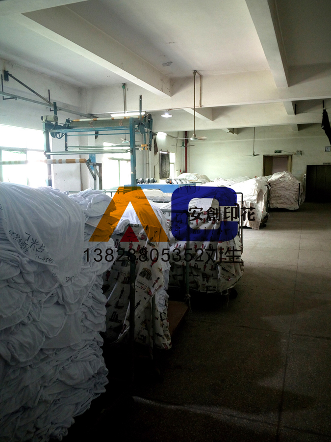 已粘毛布料准备上机印刷.jpg